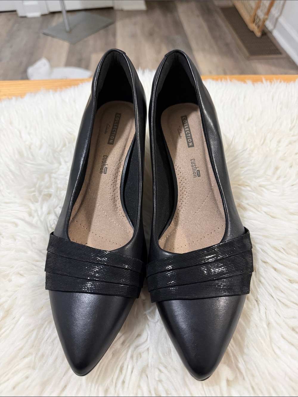 Clarks Black Leather Pointed Toe with Layered Textured Band Size 9 NWT